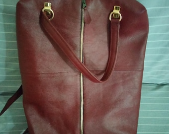 Mochila de piel de vacuno burdeos: bolso de viaje para mujer