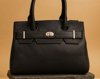 Bolso tote de piel auténtica negra: bolso de hombro clásico con estructura y detalle de candado.