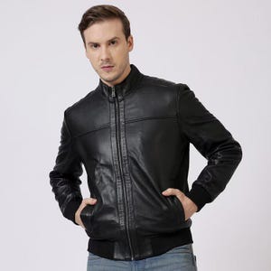 Blouson en cuir de qualité supérieure pour homme Blouson aviateur en cuir souple en peau de mouton noir foncé Blouson minimaliste noir à la mode et décent