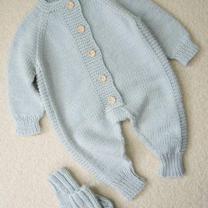 Ensemble tenue pour bébé tricotée à la main - Gris clair élégant, taille 0-3 mois