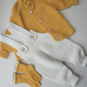 Ensemble tricoté main pour bébé – agrumes et crème, taille 6-9 mois