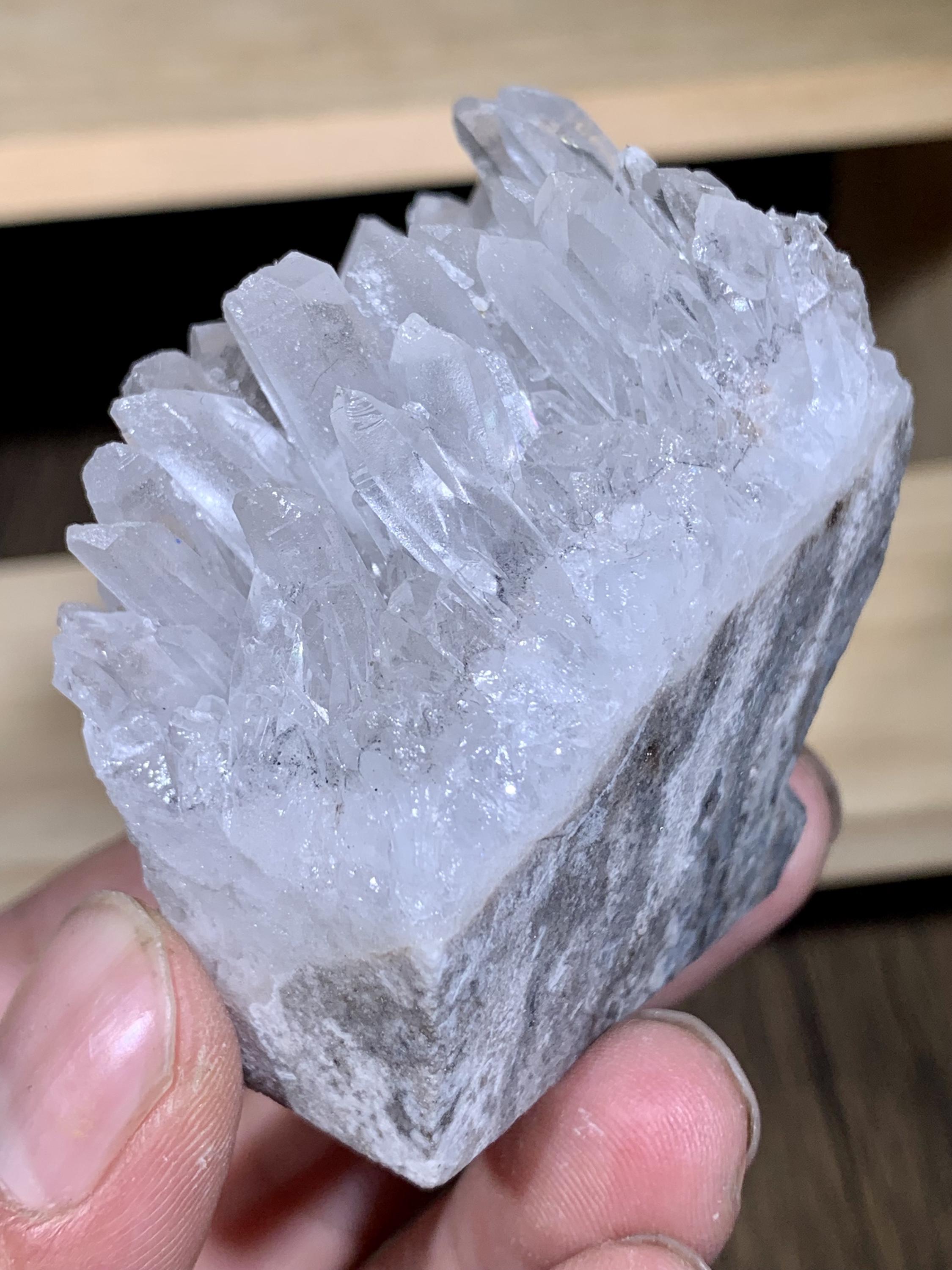 ハリネズミ　天然クリスタル生石　クラスター　彫物 ハリネズミ 天然クリスタル生石 クラスター 彫物