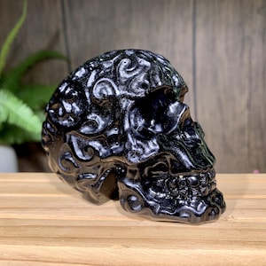Natural Obsidian Skull Statue Carving, Hand-carved Crystal Carving, Quartz Skull Figurine Decor, Healing Crystal Home Decor.