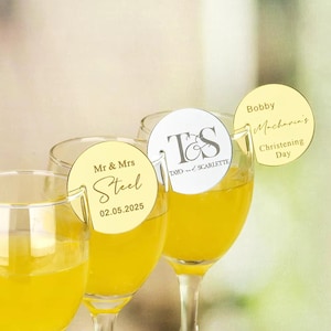 50 cartes de noms de lieux en acrylique pour mariage, marqueurs pour boissons découpés au laser, étiquettes acryliques miroir personnalisées, breloques en verre à vin personnalisées pour mariages