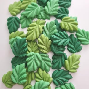 30 eetbare suikerblaadjes in 3 tinten groen, bladcake- en cupcaketoppers