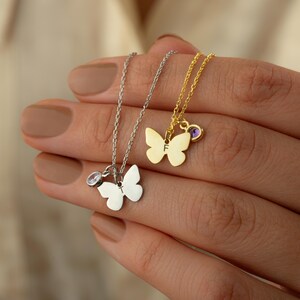Collar minimalista con inicial de mariposa grabada y piedra de nacimiento - Colgante de plata de ley con letra personalizada - Regalo de cumpleaños