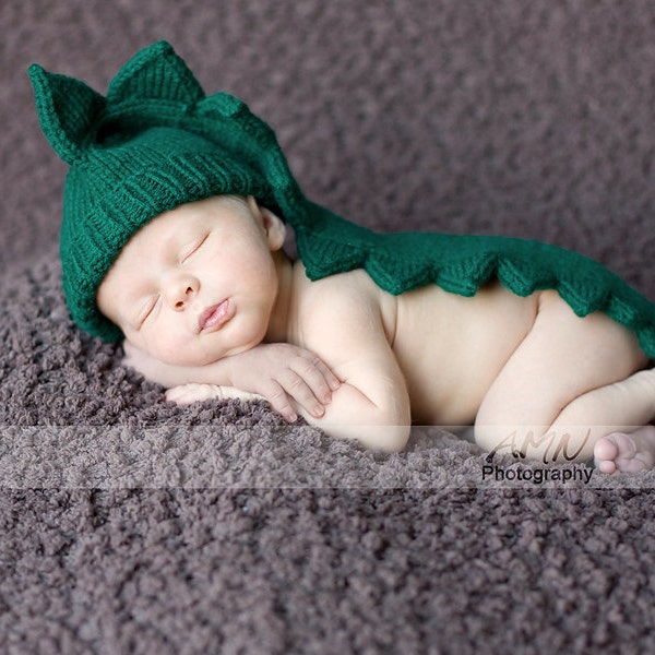 Baby Infant 1-3m  dinosaur dragon crocodile alligator green hat. Infant Halloween costume Knit to order Made in Colorado Photo Prop