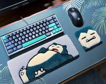 Tufted Snorlax Tastatur Handgelenkauflage und Untersetzer | Klassisches Gamer Dekor