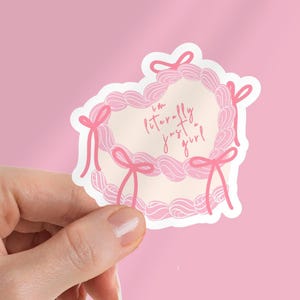 Sono letteralmente solo una ragazza Adesivo Kindle/Adesivo amante dei libri/Adesivo femminile fiocco Coquette, Torta a forma di cuore, Adesivo per laptop, Adesivo femminile, Fiocchi