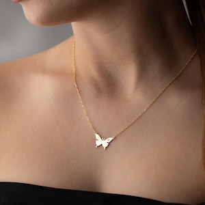 Collar de mariposa, collar con inicial, joyería personalizada, regalo para ella, collar minimalista, joyería elegante, regalo delicado, regalo del día de la madre.