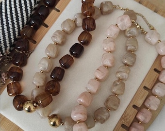 Collier perles cube acrylique marron beige rose vert – bijou chic femme – acier inoxydable hypoallergénique