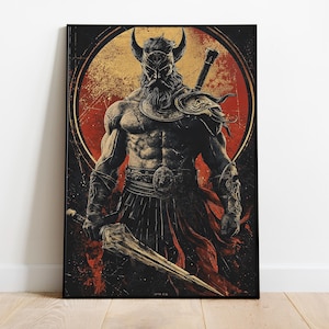 Puede incluir: Impresión enmarcada de un guerrero musculoso con un casco con cuernos y una larga barba, sosteniendo una espada. La obra de arte tiene un estilo vintage y desgastado con un fondo circular rojo y dorado. El guerrero está vestido con una armadura oscura y una capa roja.