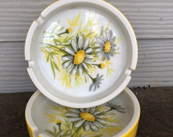 Fitz and Floyd Retro Daisy Ashtray