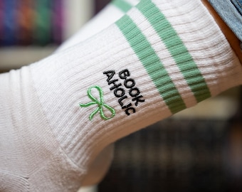 Book Merch I Bestickte Socke Book Aholic I Lustige Socken I Geschenk für Weihnachten, Geburtstag, Freunde, Valentinstag I Geschenkidee