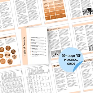 Op de afbeelding: Een verzameling open pagina's uit een PDF-gids, met tekst en diagrammen. De pagina's zijn wit met zwarte tekst, en sommige hebben oranje en bruine accenten. Een blauwe sticker leest "20+ page PDF PRACTICAL GUIDE". De gids behandelt stemfunctie-oefeningen.