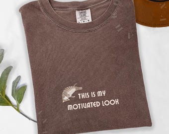 Motiviertes Look Shirt, Faule Katze Unisex T-Shirt, Lustiges Katzen T-Shirt, Grafik T-Shirt, Bequemes Shirt, Katzenliebhaber Geschenk, Geschenk für Sie Ihn
