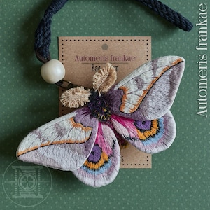 Gestickter Motte der Welt Taschenanhänger: Cosplay, Halloween Accessoire