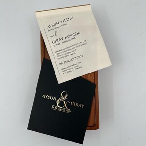Faire-part de mariage minimaliste, Enveloppe noire, Faire-part de mariage scintillant d'or, Cachet de cire personnalisé, Faire-part de mariage élégant