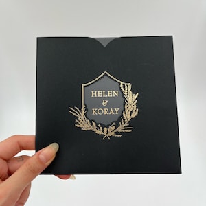 Invitación de boda minimalista, acrílico mate, dorado negro, marco dorado, sobre negro, diseño personalizado, diseño dorado