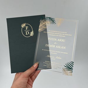 Invitación de boda minimalista, acrílico esmerilado, sobre verde esmeralda, invitación de boda con brillo dorado, sello de lacre personalizable, elegante