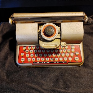 Vintage Berwin Toy Typewriter