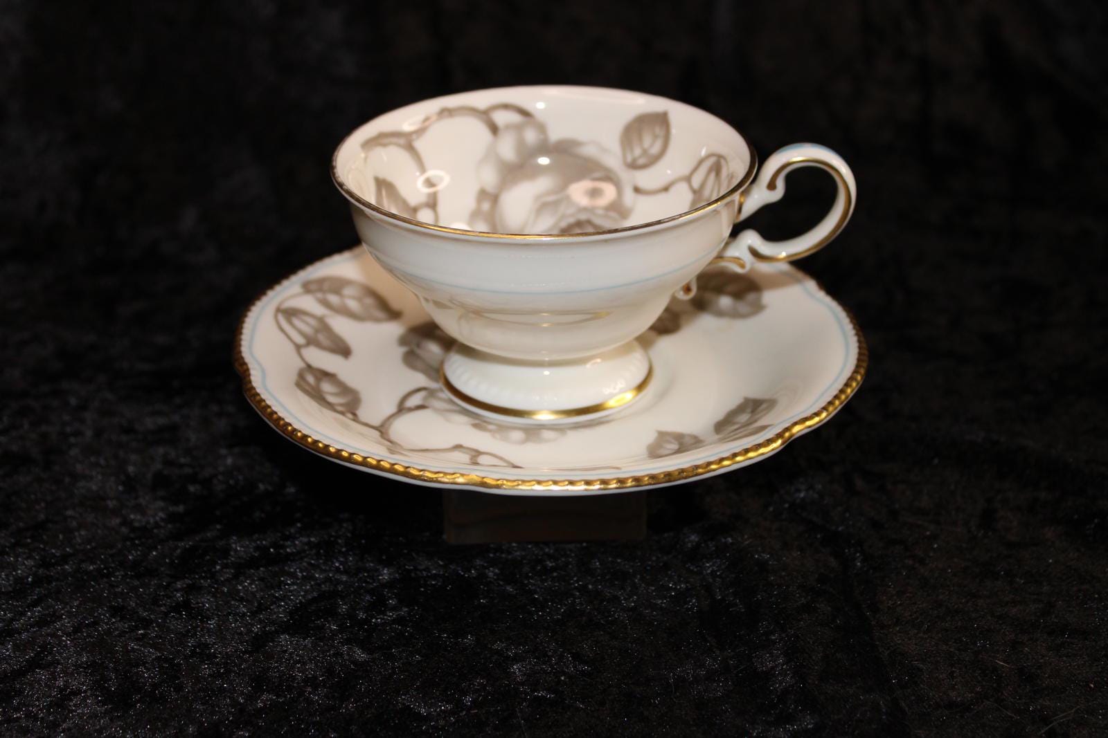 Castleton Gloria - Etsy