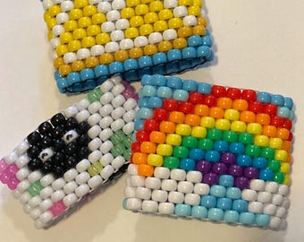 Pulsera Kandi personalizada con puntada peyote