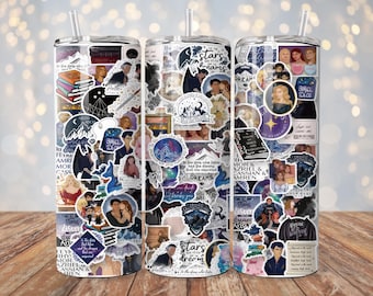 以下が含まれることがあります： 「棘とバラの王国」シリーズのキャラクターと引用文が描かれたカラフルなステッカーが貼られたステンレス製のタンブラー3つ。タンブラーは、フェイレ、リースアンド、キャシアン、アズリエル、そしてシリーズの他のキャラクターの画像で飾られています。タンブラーは、シリーズへの愛を示す素晴らしい方法です。