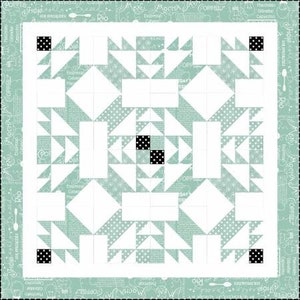 Könnte beinhalten: Ein geometrisches Quilt-Design mit weißen Formen und Dreiecken auf helltürkisfarbenem Hintergrund. Der Quilt hat einen weißen Rand und schwarze Tupfenquadrate. Der Rand hat Text und Löffelillustrationen.