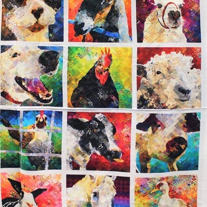 Op de afbeelding: Een patchworkquilt met kleurrijke, gestileerde portretten van boerderijdieren. De quilt toont afbeeldingen van een kat, geit, lama, hond, haan, schaap, koe en eend. Elk dier is afgebeeld in een levendige, geometrische stijl.