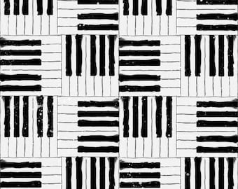 1/2 Yard (1/2 Yard) Klaviertasten auf Weiß mit rhythm and Hues from 3 Wishes Fabrics