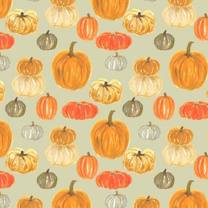 Może przedstawiać: Powtarzający się wzór dyni w różnych kształtach i kolorach, w tym pomarańczowym, żółtym, białym i zielonym, na jasnym zielonym tle. Dynie są malowane widocznymi pociągnięciami pędzla, tworząc teksturę. Jesienny motyw.