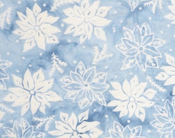 Frosted Wishes von Jerry Khiev von Lumen Fabrics und Island Batik - 1/2 Yard Weihnachtssterne und Sprigs - Blue Bluebelle
