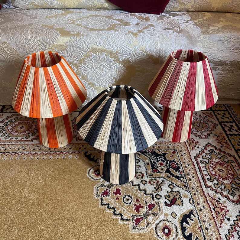 Lámpara de mesa de rafia tejida a mano: iluminación natural marroquí