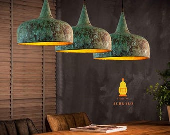 Zestaw 3 zielonych, patynowanych lamp w stylu farmhouse, z kopułami z oksydowanej miedzi.
