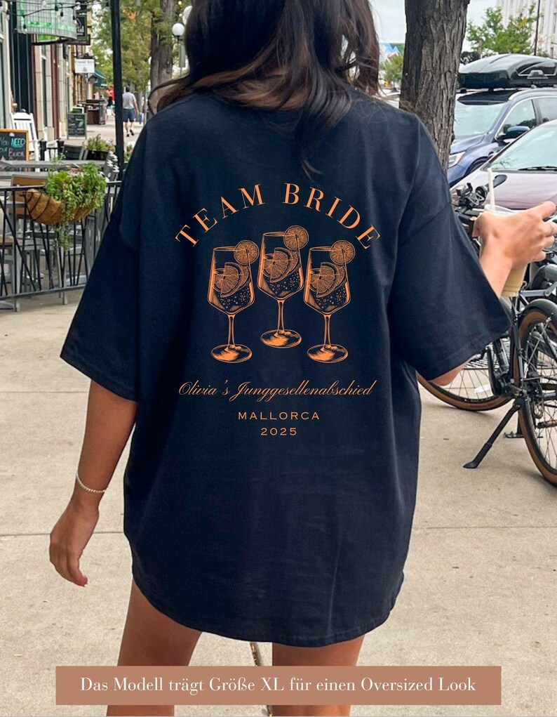 JGA T-Shirt The Bride & Team Bride – personalisiert mit Name Ort Jahr – Junggesellinnenabschied Braut Crew Party Shirt Schwarz "TEAM BRIDE"