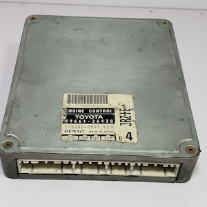 May include: A grey Toyota engine control unit with the text "ENGINE CONTROL TOYOTA 89661-26430 175200-0591 12V DENSO MADE IN JAPAN 3RZ-FE 4 16P 12P 22P 5" printed on it.