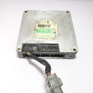 Toyota Engine Control Unit ECU ECM 89661-30480 | Denso 175700-2762
