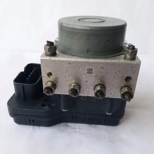 ABS Actuator Toyota Noah ZRR70W 44510-28170 89541-28280 Brake Module Used