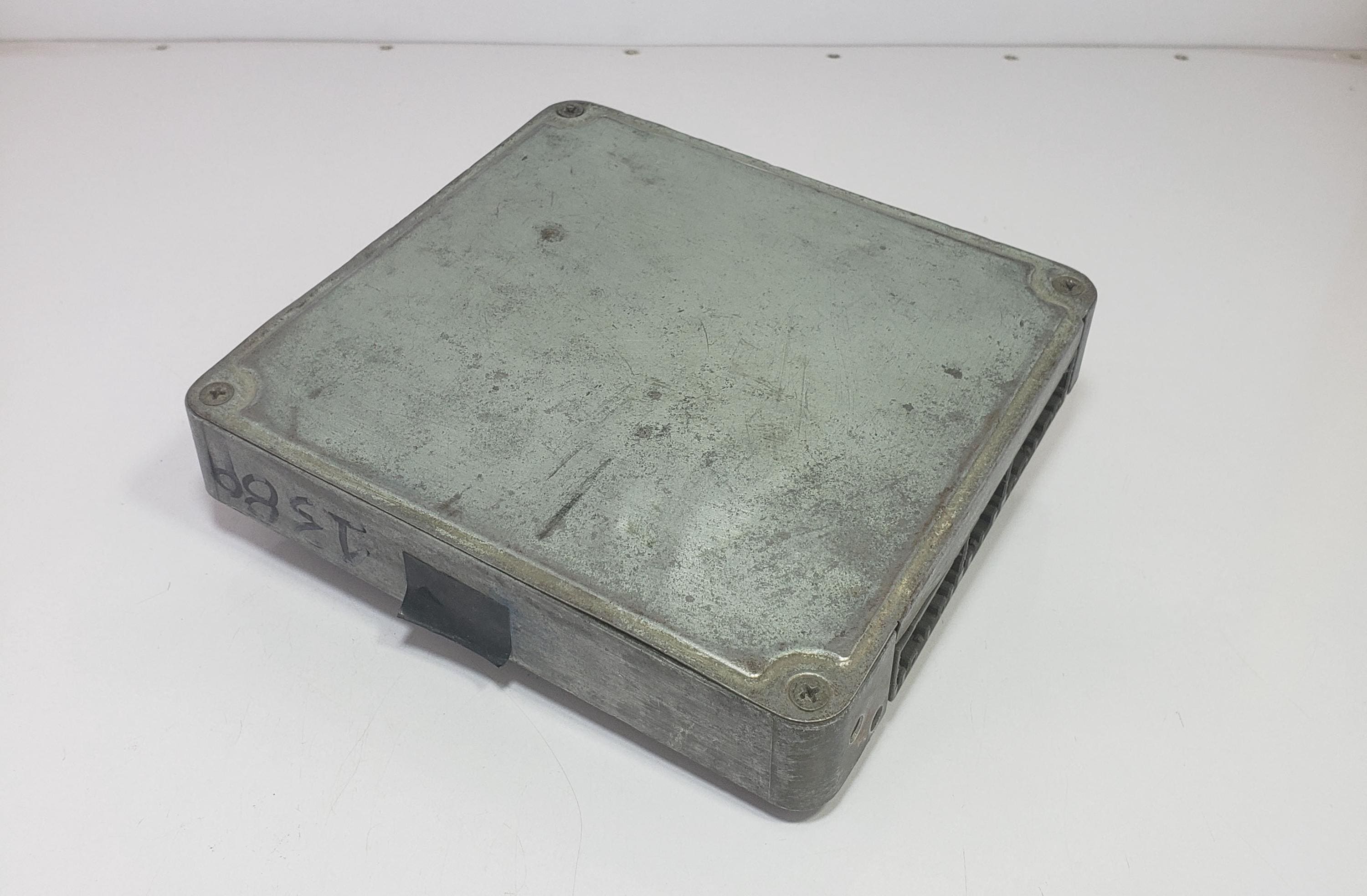 Toyota Hilux Surf KZN130 89661-3D100 175800-1313 1KZ-TE A/T Ecu