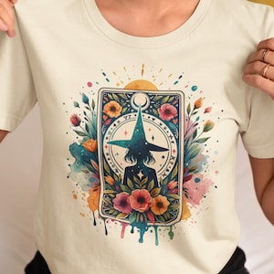 Camiseta Tarot Brujita - Ropa Mística y Esotérica - Camiseta Boho con Carta de Tarot y Bruja - Moda Witchy Aesthetic