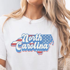 T-shirt rétro de Caroline du Nord, carte des États-Unis vintage, cadeau patriotique de la Caroline du Nord, chemise de voyage unisexe, souvenir décontracté, style américain