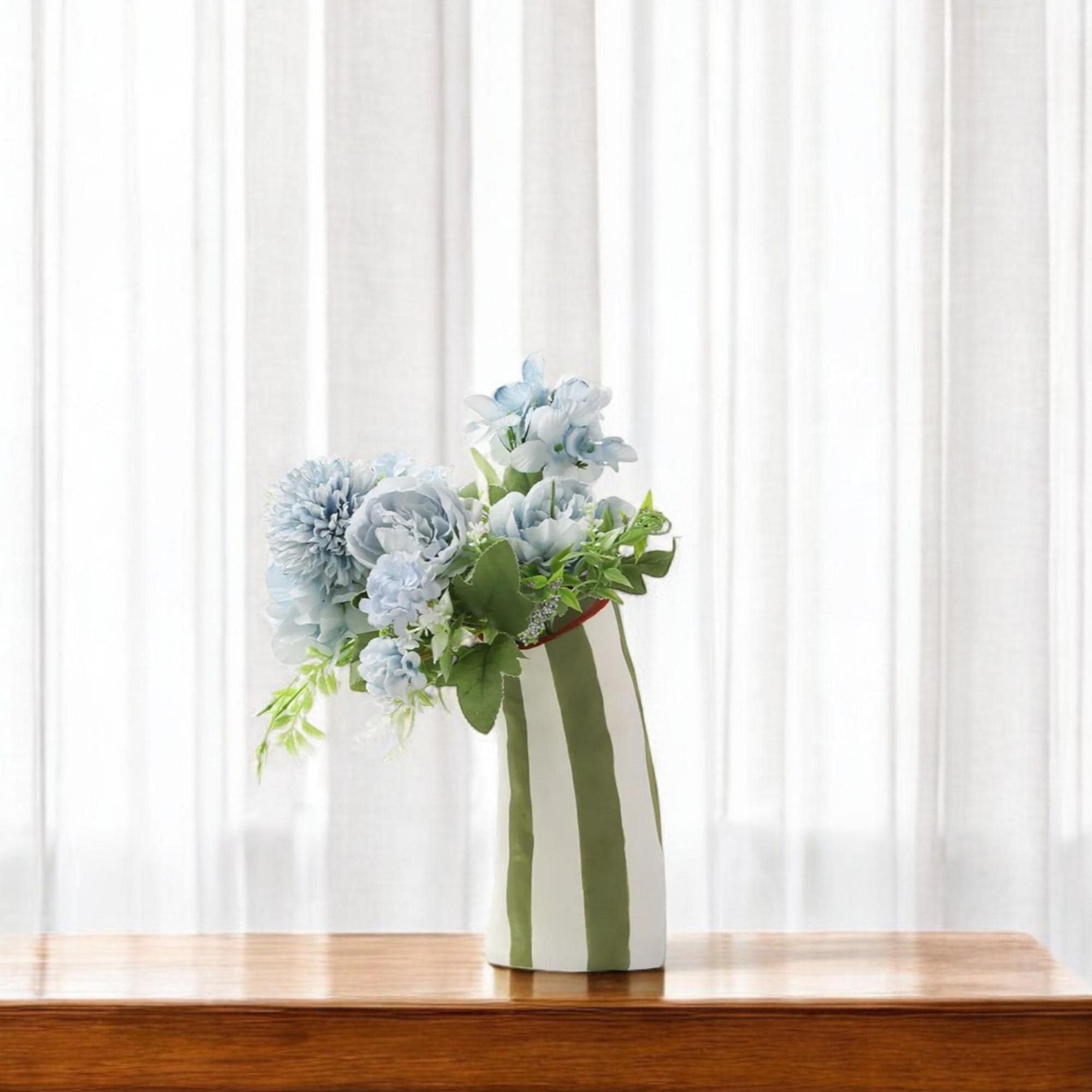 ストライプ柄の陶器製花瓶、モダンな花瓶セット、カラフルな室内装飾