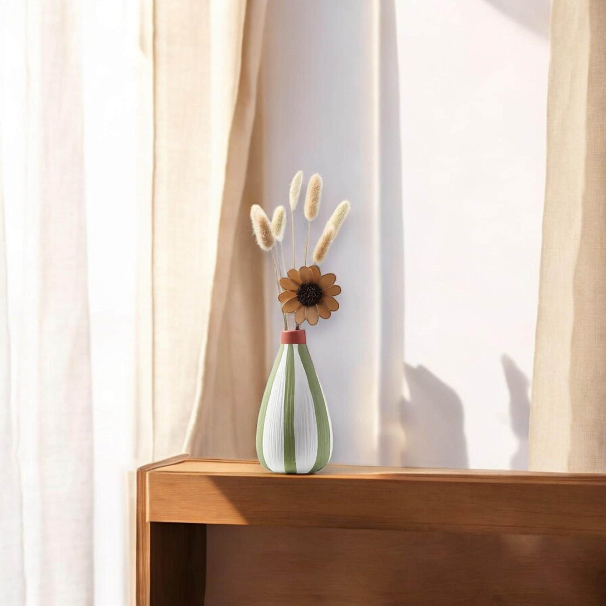 ストライプ柄の陶器製花瓶、モダンな花瓶セット、カラフルな室内装飾