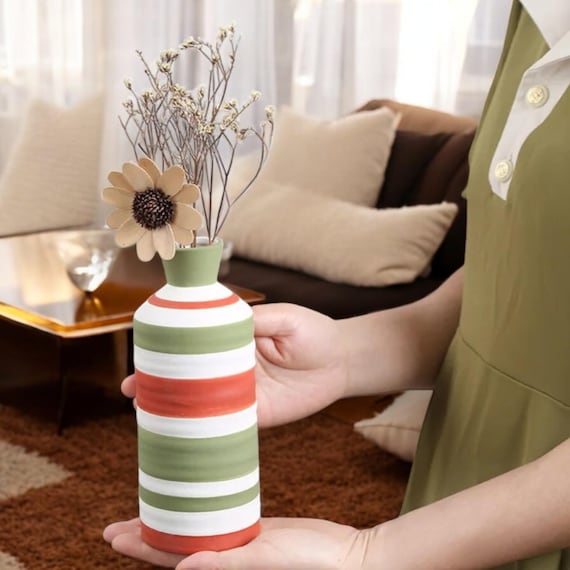 ストライプ柄の陶器製花瓶、モダンな花瓶セット、カラフルな室内装飾