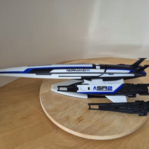 3D-printed model: Normandy SR2 (Mass Effect) – PLA – Collector's item
