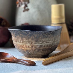 Textured Black Matcha Tea Set | Japanese Chawan with Whisk, Tongs and Spoon afbeelding 1