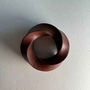 Handcrafted Wooden Infinity Twist Sculpture – Modern Minimalist Art, CNC Carved Home Decor, Unique Gift, Abstract Wooden Ornament.
