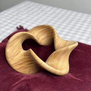 Handcrafted Wooden Infinity Twist Sculpture – Modern Minimalist Art, CNC Carved Home Decor, Unique Gift, Abstract Wooden Ornament.