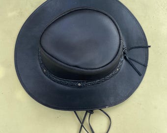ハンドメイドのブラックレザーアウトバックハット：ウエスタンカウボーイスタイルのフェドーラ